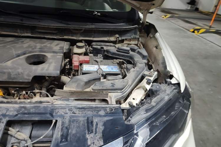 Used Nissan X-Trail 2017 2.0L CVT Comfort Edition 2WD Engine Bay Left