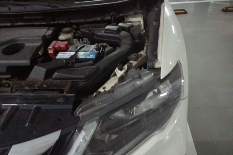 Used Nissan X-Trail 2017 2.0L CVT Comfort Edition 2WD Engine Bay Left