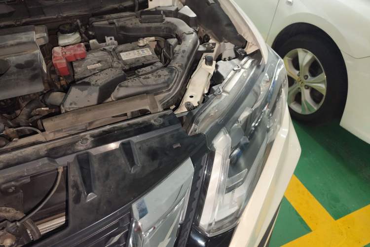Used Nissan X-Trail 2017 2.0L CVT Comfort Edition 2WD Engine Bay Left