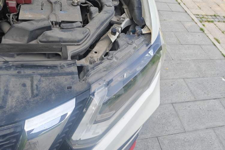 Used Nissan X-Trail 2017 2.0L CVT Comfort Edition 2WD Engine Bay Left