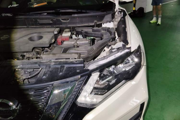 Used Nissan X-Trail 2017 2.0L CVT Smart Enjoyment Version 2WD Engine Bay Left