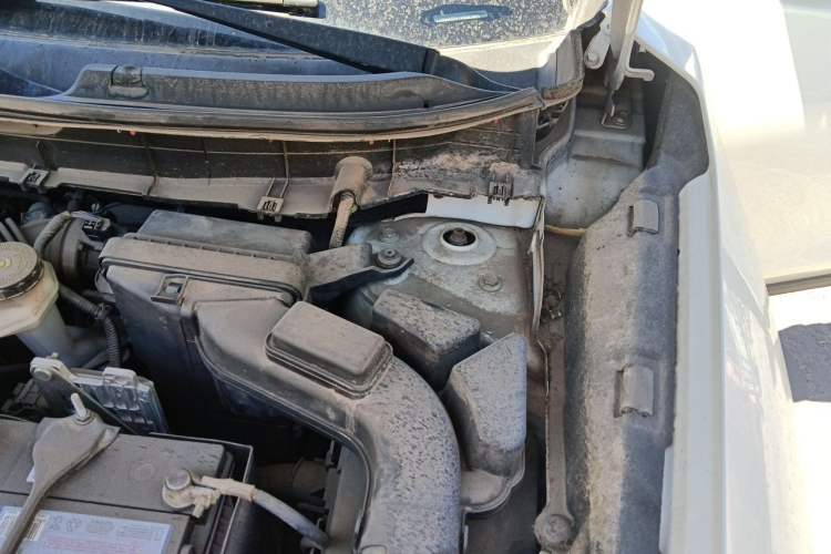 Used Nissan X-Trail 2017 2.0L CVT Comfort Edition 2WD Engine Bay Left