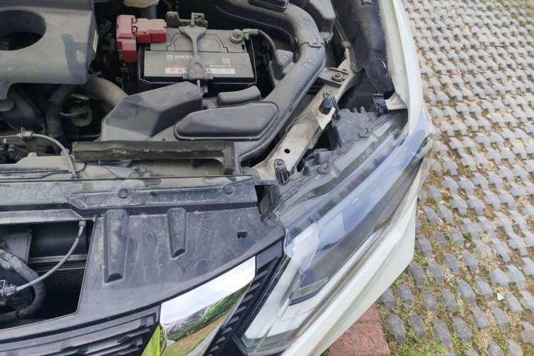 Used Nissan X-Trail 2017 2.0L CVT Comfort Edition 2WD Engine Bay Left