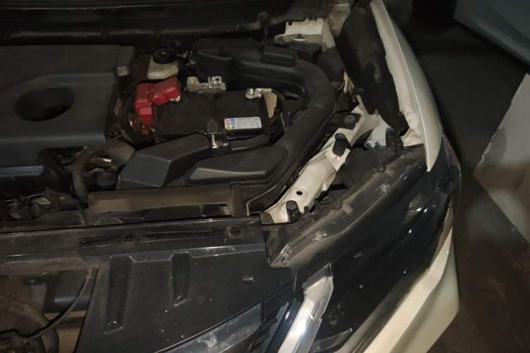Used Nissan X-Trail 2017 2.0L CVT Smart Enjoyment Version 2WD Engine Bay Left