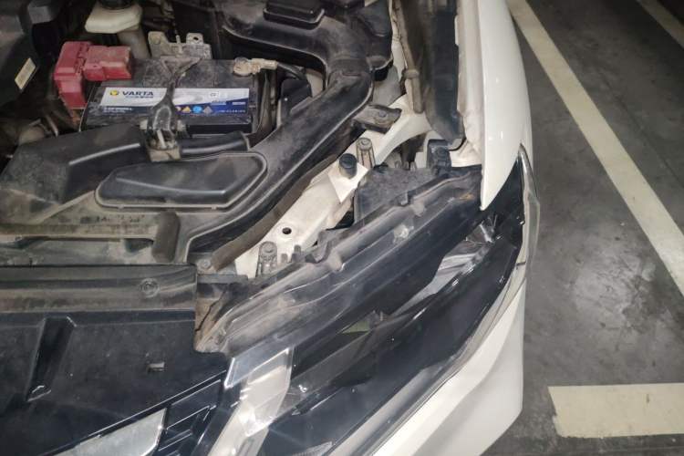 Used Nissan X-Trail 2017 2.0L CVT Comfort Edition 2WD Engine Bay Left