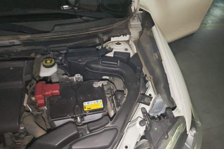 Used Nissan X-Trail 2017 2.0L CVT Comfort Edition 2WD Engine Bay Left