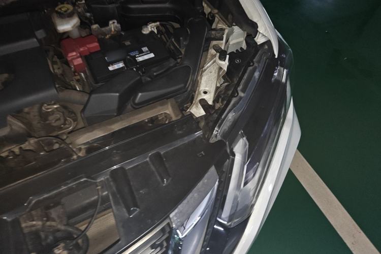 Used Nissan X-Trail 2017 2.0L CVT Comfort Edition 2WD Engine Bay Left