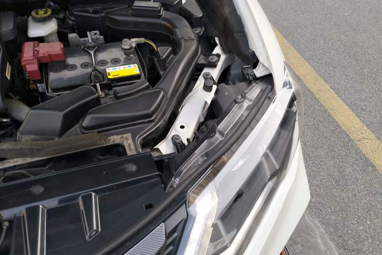 Used Nissan X-Trail 2017 2.0L CVT Comfort Edition 2WD Engine Bay Left
