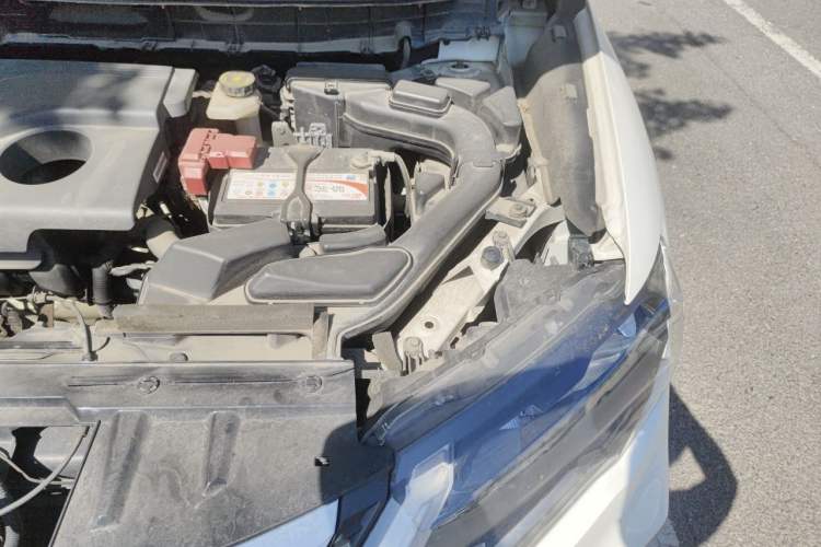 Used Nissan X-Trail 2017 2.0L CVT Comfort Edition 2WD Engine Bay Left