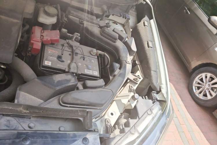 Used Nissan X-Trail 2017 2.0L CVT Comfort Edition 2WD Engine Bay Left