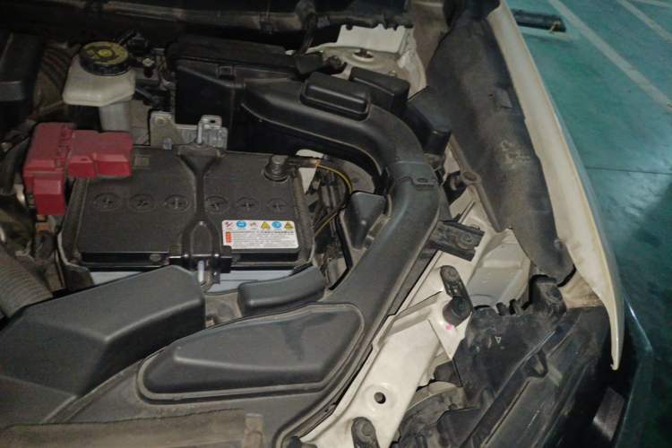 Used Nissan X-Trail 2017 2.0L CVT Comfort Edition 2WD Engine Bay Left