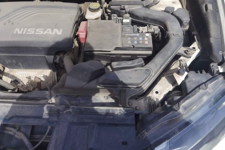 Used Nissan X-Trail 2017 2.5L CVT Leading Edition 4WD Engine Bay Left