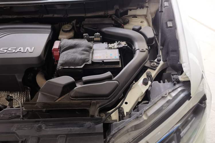 Used Nissan X-Trail 2017 2.5L CVT 7-Seater Leading Edition 4WD Engine Bay Left