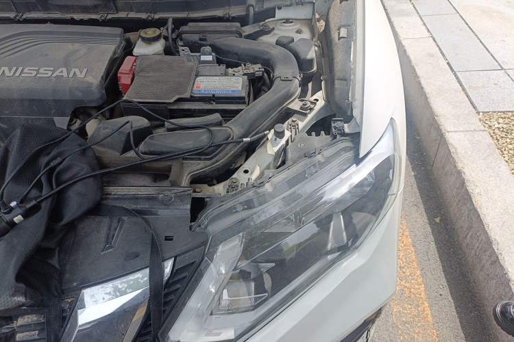 Used Nissan X-Trail 2017 2.5L CVT Leading Edition 4WD Engine Bay Left