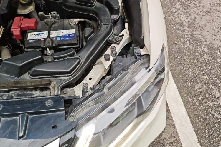 Used Nissan X-Trail 2017 2.0L CVT Comfort Edition 2WD Engine Bay Left