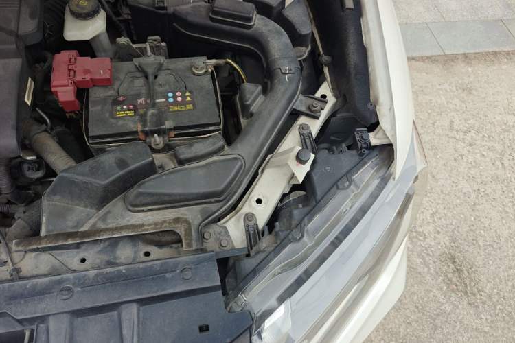Used Nissan X-Trail 2017 2.0L CVT Comfort Edition 2WD Engine Bay Left