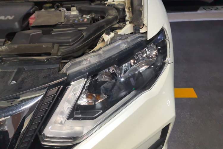 Used Nissan X-Trail 2017 2.5L CVT 7-Seater Leading Edition 4WD Engine Bay Left