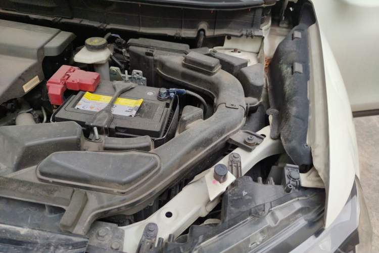 Used Nissan X-Trail 2017 2.0L CVT Comfort Edition 2WD Engine Bay Left