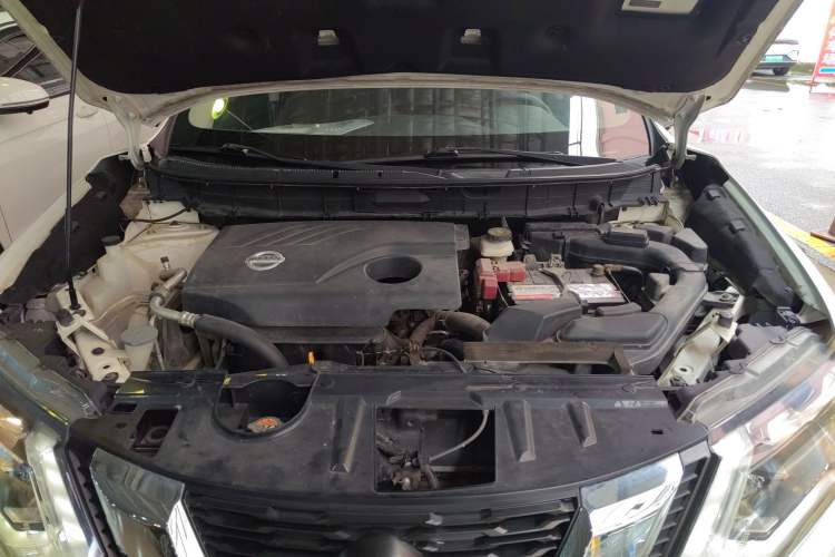 Used Nissan X-Trail 2017 2.0L CVT Fashion Edition 2WD Engine Bay