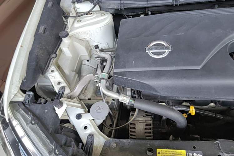Used Nissan X-Trail 2017 2.0L CVT Comfort Edition 2WD Engine Bay Right