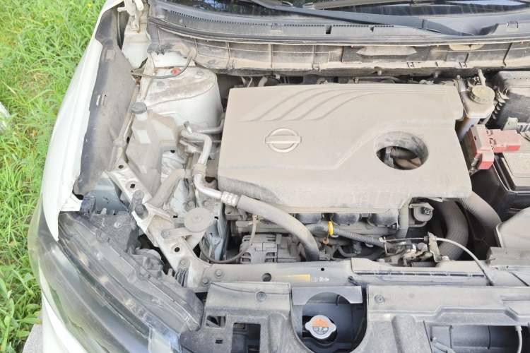 Used Nissan X-Trail 2017 2.0L CVT Comfort Edition 2WD Engine Bay Right
