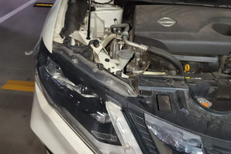 Used Nissan X-Trail 2017 2.0L CVT Comfort Edition 2WD Engine Bay Right