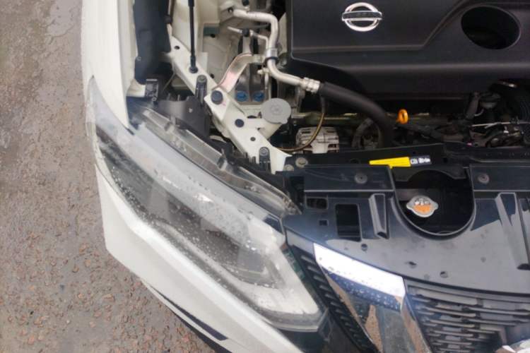 Used Nissan X-Trail 2017 2.0L CVT Comfort Edition 2WD Engine Bay Right