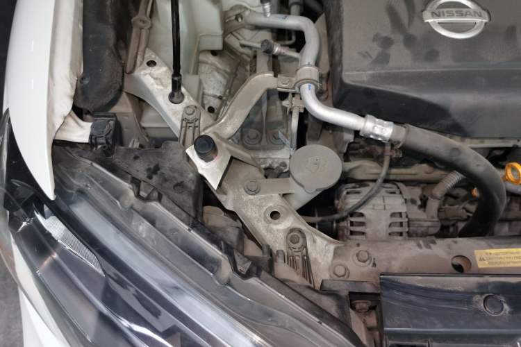 Used Nissan X-Trail 2017 2.0L CVT Comfort Edition 2WD Engine Bay Right