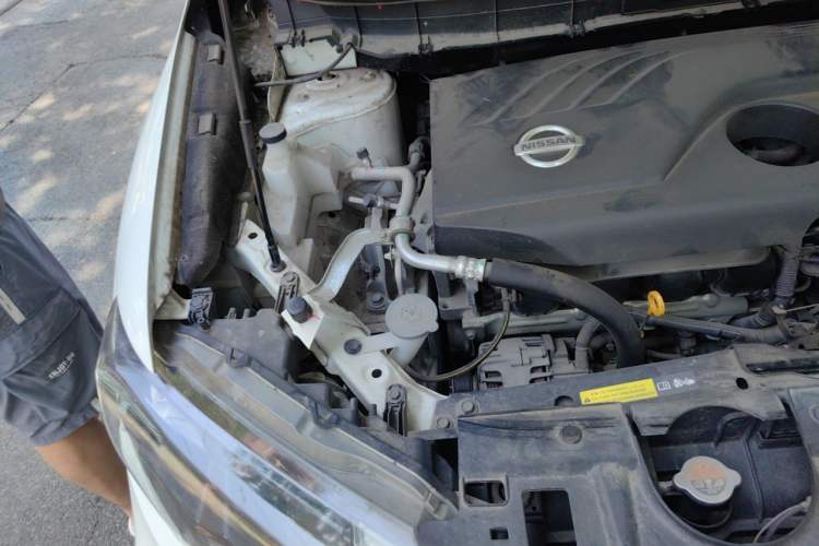 Used Nissan X-Trail 2017 2.0L CVT Comfort Edition 2WD Engine Bay Right