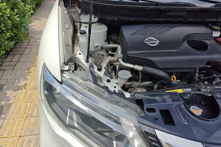 Used Nissan X-Trail 2017 2.0L CVT Comfort Edition 2WD Engine Bay Right