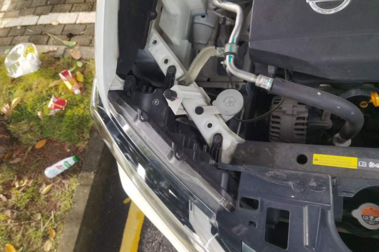 Used Nissan X-Trail 2017 2.0L CVT Comfort Edition 2WD Engine Bay Right