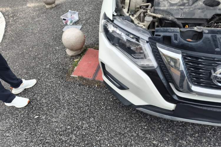 Used Nissan X-Trail 2017 2.0L CVT Comfort Edition 2WD Engine Bay Right