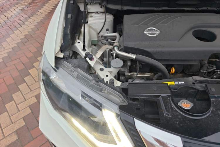 Used Nissan X-Trail 2017 2.0L CVT Comfort Edition 2WD Engine Bay Right