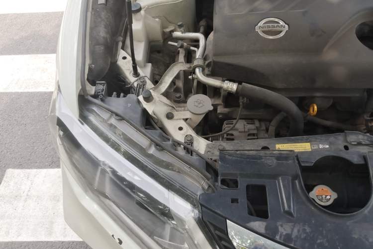 Used Nissan X-Trail 2017 2.0L CVT Comfort Edition 2WD Engine Bay Right