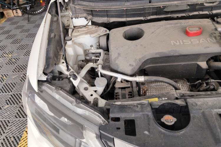 Used Nissan X-Trail 2017 2.5L CVT Luxury Edition 4WD Engine Bay Right
