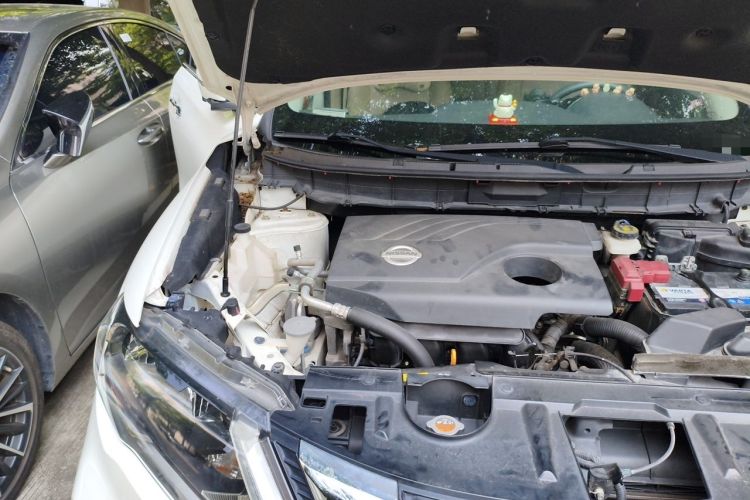 Used Nissan X-Trail 2017 2.0L CVT 7-Seater Comfort Edition 2WD Engine Bay Right