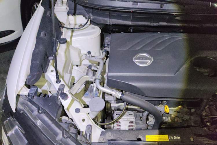 Used Nissan X-Trail 2017 2.0L CVT Comfort Edition 2WD Engine Bay Right