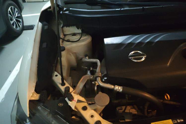 Used Nissan X-Trail 2017 2.0L CVT Comfort Edition 2WD Engine Bay Right