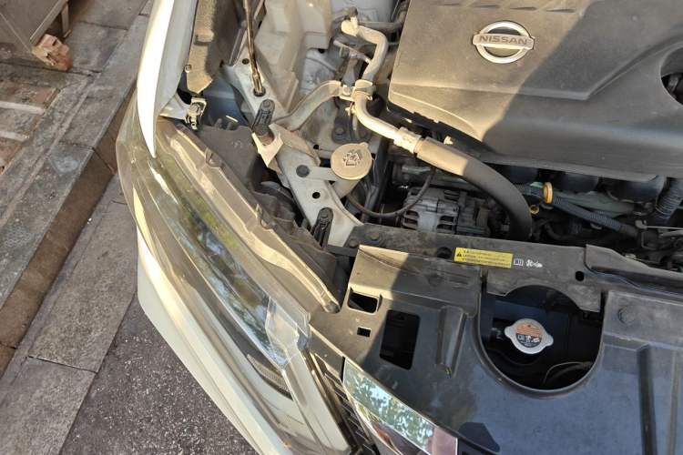 Used Nissan X-Trail 2017 2.0L CVT Comfort Edition 2WD Engine Bay Right