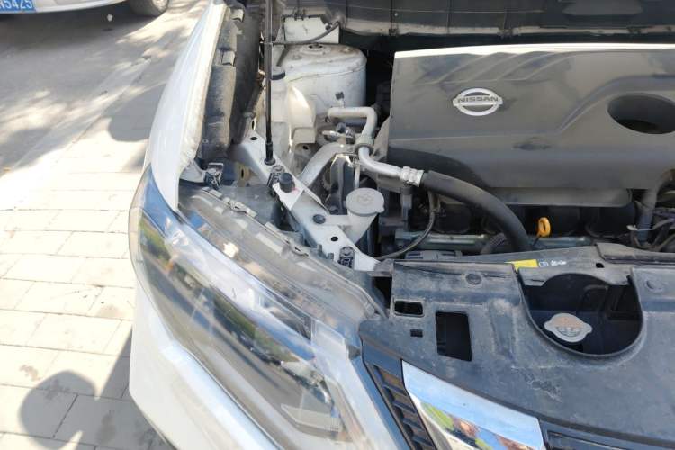 Used Nissan X-Trail 2017 2.0L CVT Comfort Edition 2WD Engine Bay Right