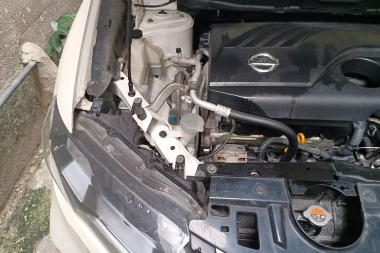 Used Nissan X-Trail 2017 2.0L CVT Comfort Edition 2WD Engine Bay Right