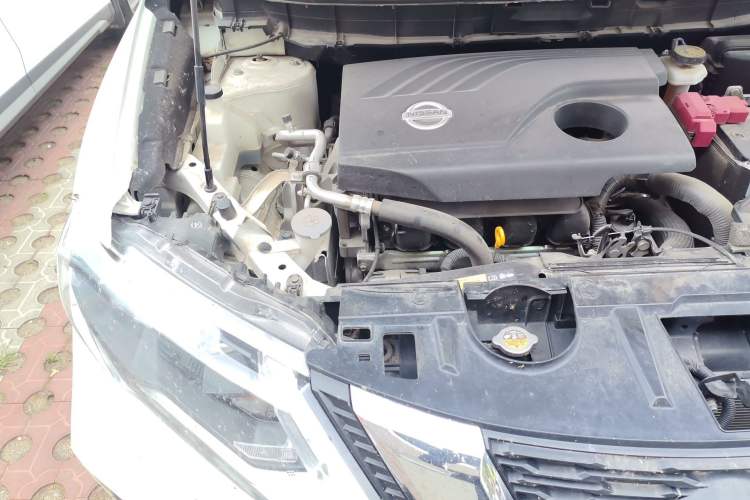 Used Nissan X-Trail 2017 2.0L CVT Comfort Edition 2WD Engine Bay Right