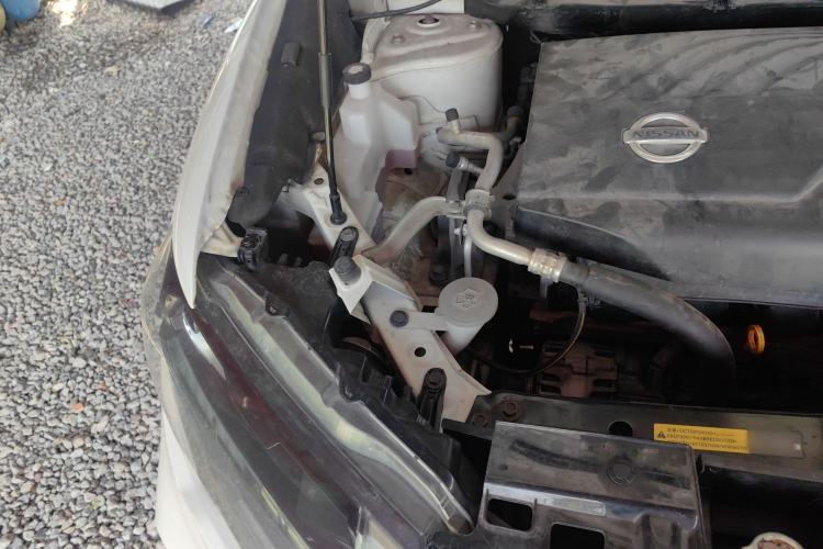 Used Nissan X-Trail 2017 2.0L CVT Comfort Edition 2WD Engine Bay Right