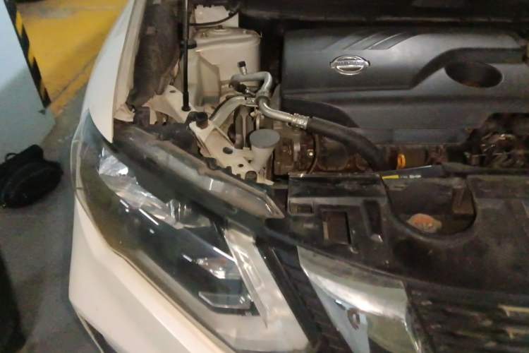 Used Nissan X-Trail 2017 2.0L CVT Comfort Edition 2WD Engine Bay Right