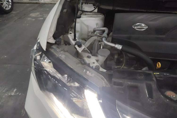 Used Nissan X-Trail 2017 2.0L CVT Comfort Edition 2WD Engine Bay Right