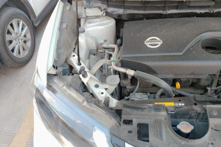Used Nissan X-Trail 2017 2.0L CVT Comfort Edition 2WD Engine Bay Right