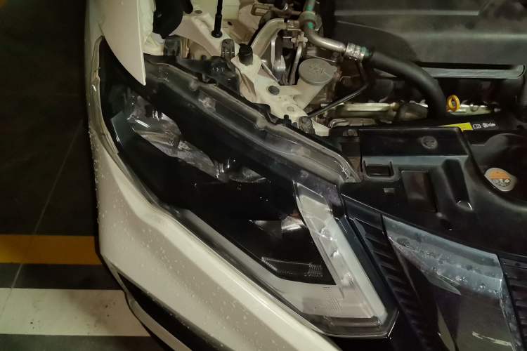 Used Nissan X-Trail 2017 2.0L CVT Comfort Edition 2WD Engine Bay Right