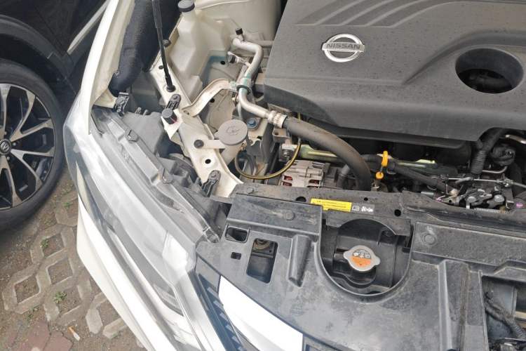 Used Nissan X-Trail 2017 2.0L CVT Comfort Edition 2WD Engine Bay Right