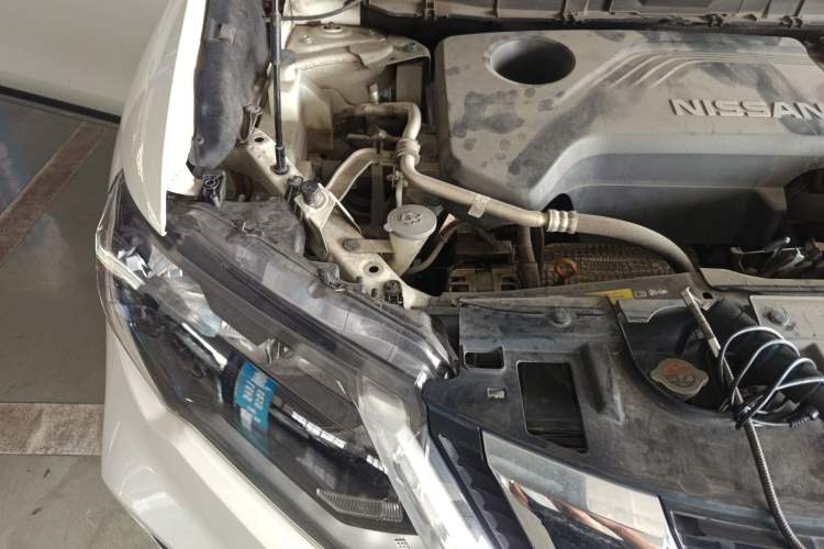 Used Nissan X-Trail 2017 2.5L CVT Luxury Edition 4WD Engine Bay Right