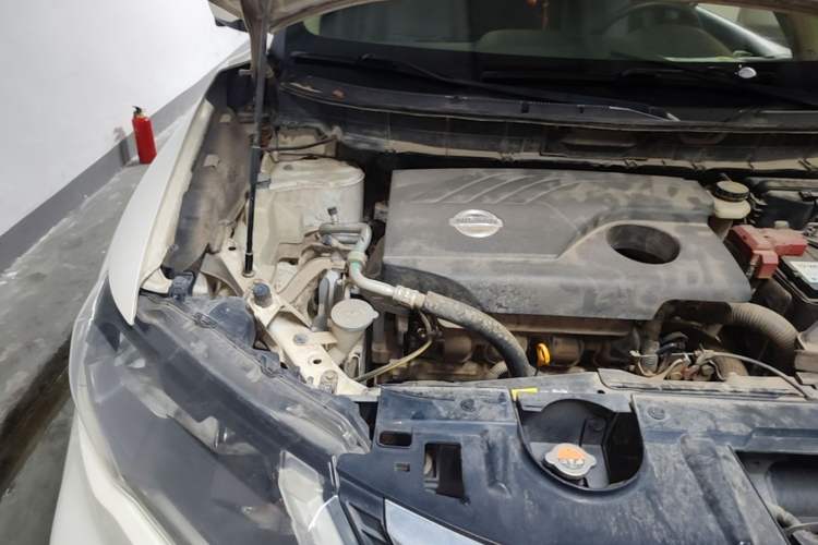 Used Nissan X-Trail 2017 2.0L CVT Comfort Edition 2WD Engine Bay Right